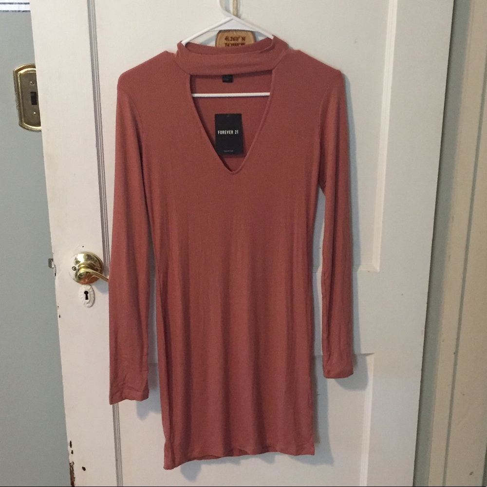 Forever 21 V-Cutout Long-Sleeved Dress